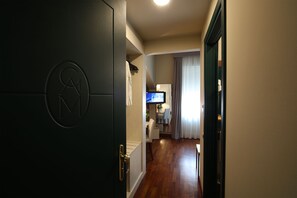 Egyptian cotton sheets, premium bedding, pillowtop beds, minibar - Grande Albergo Maugeri (Acireale)