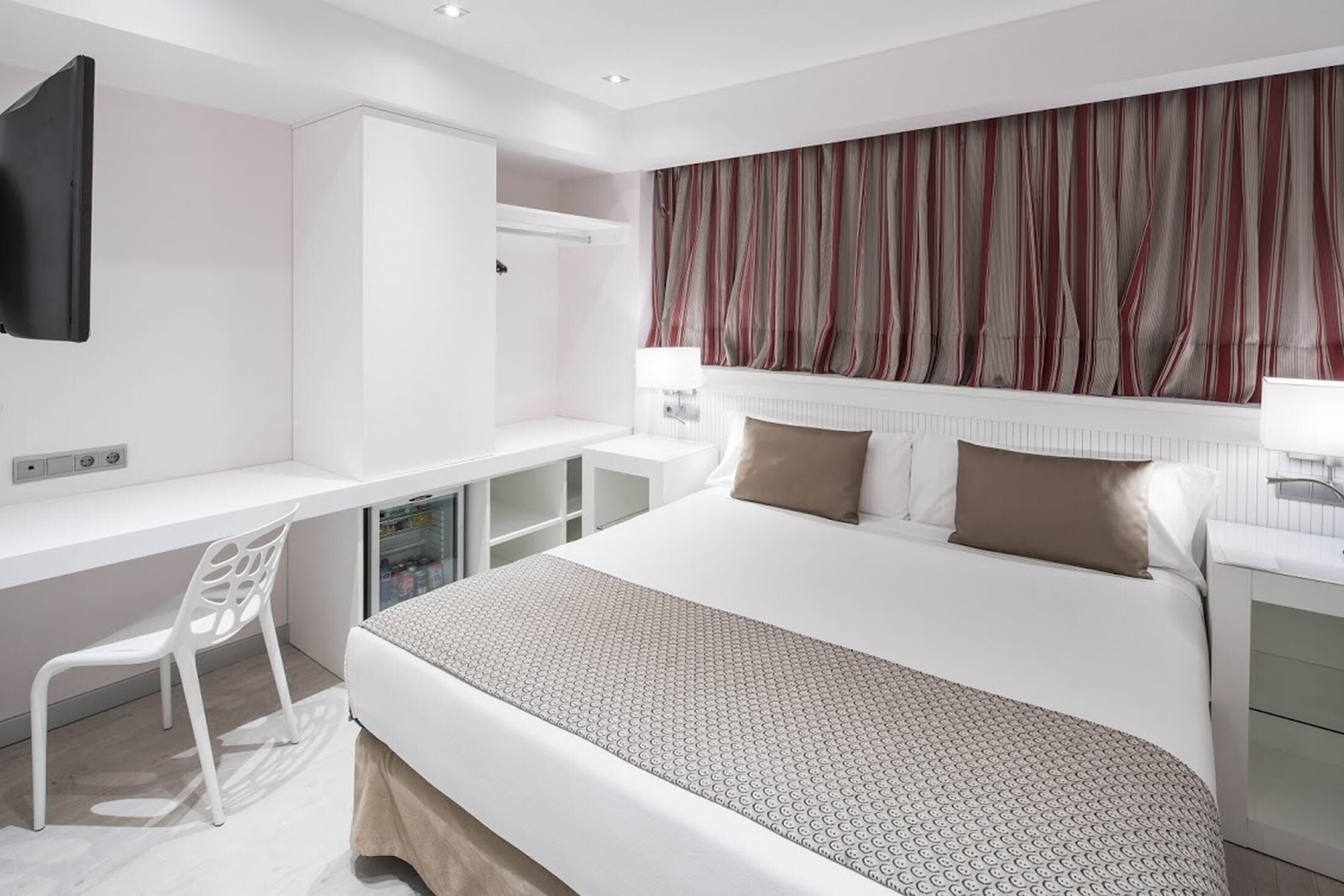 Minibar, in-room safe, desk, soundproofing