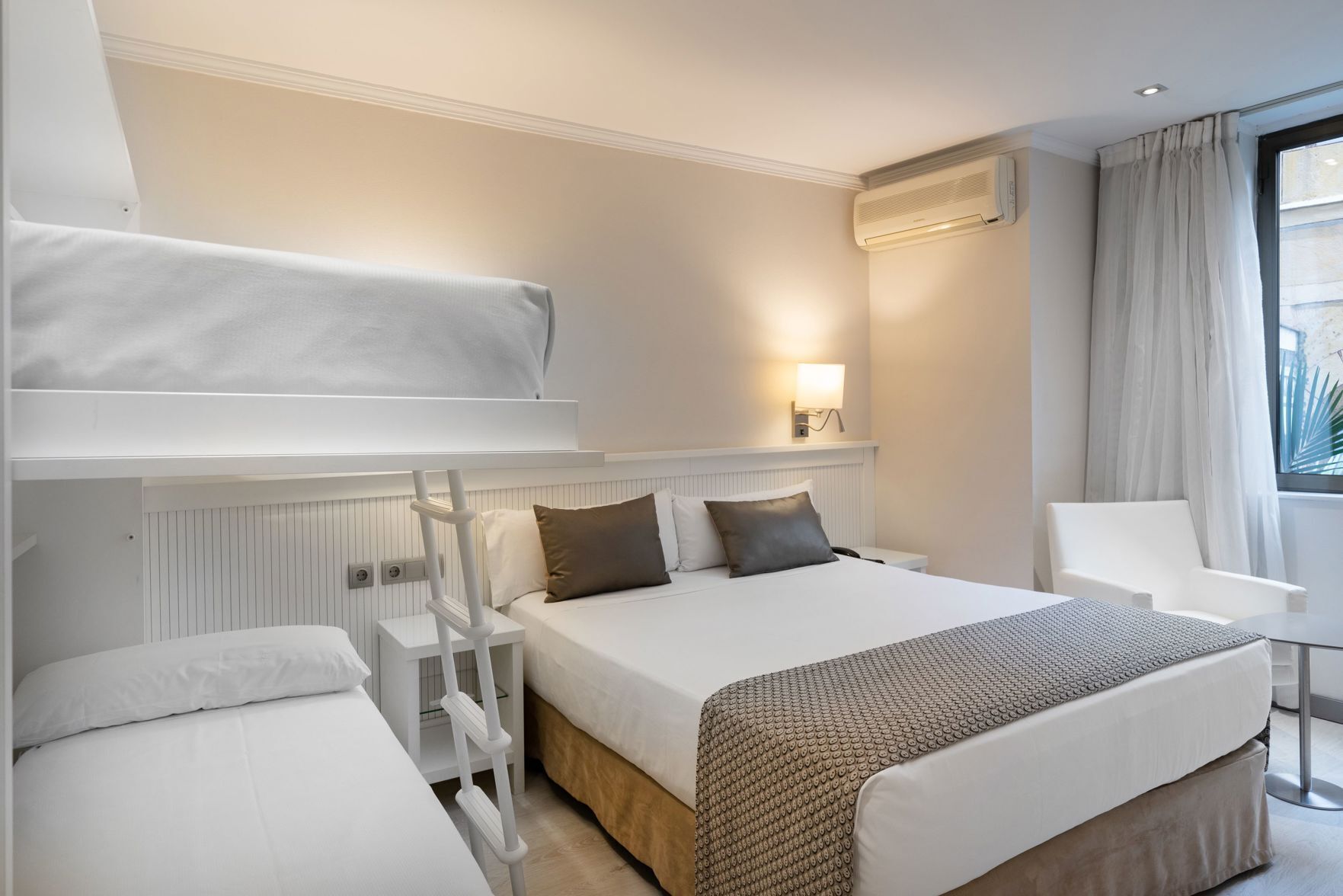 Minibar, una cassaforte in camera, una scrivania, insonorizzazione