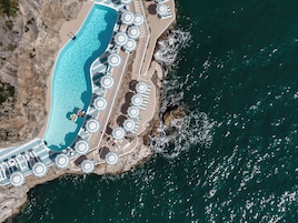 Outdoor pool, pool umbrellas, sun loungers