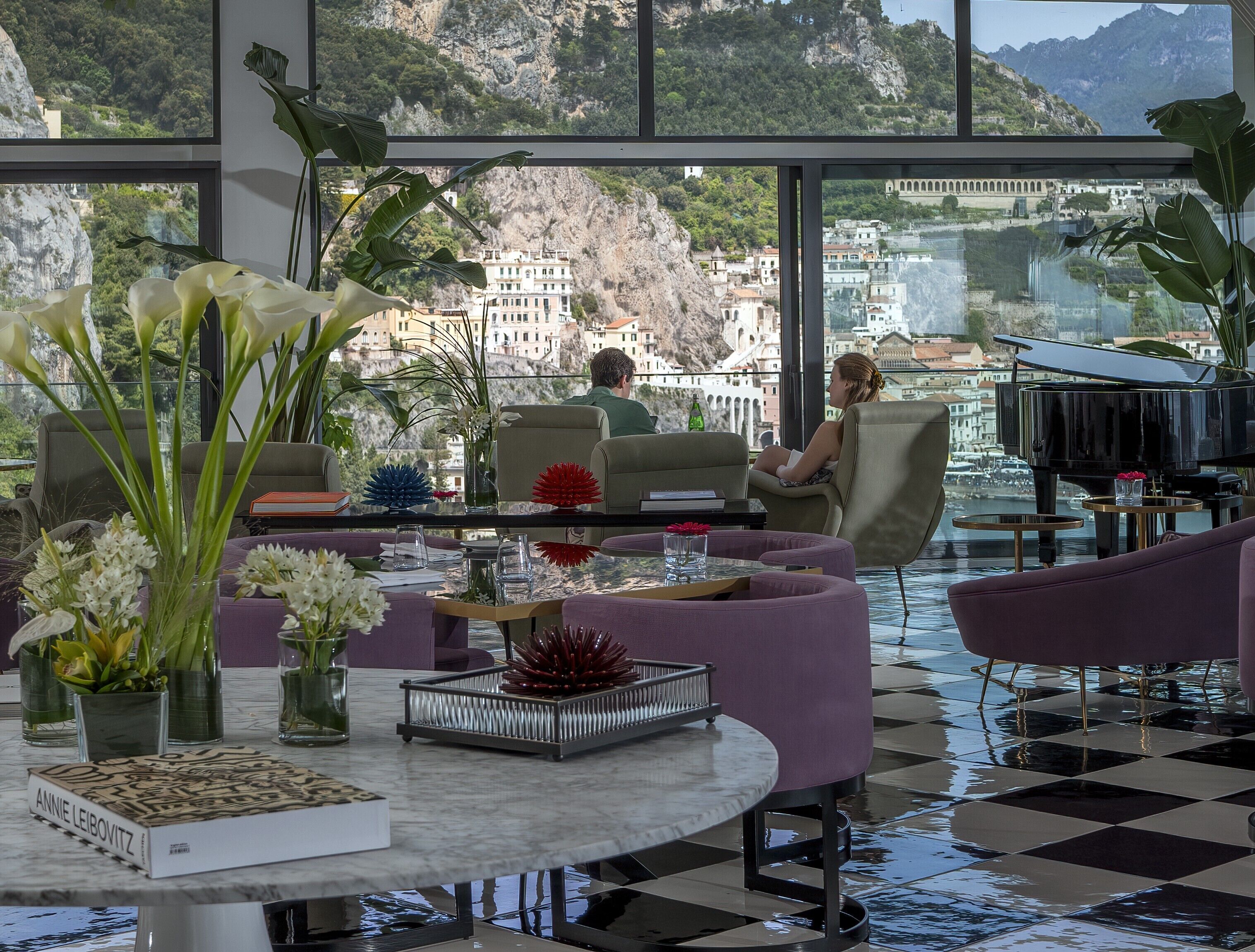 2 restaurants, breakfast served