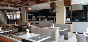 Breakfast, lunch and dinner served - Antaris Galerías (Monterrey)