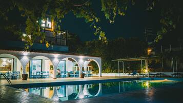 Outdoor pool, open 9:00 AM to 7:00 PM, sun loungers