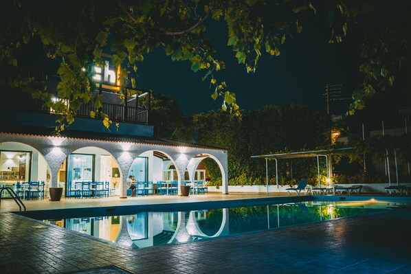 Outdoor pool, open 9:00 AM to 7:00 PM, sun loungers