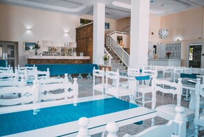 Breakfast, lunch, dinner served; international cuisine, pool views 