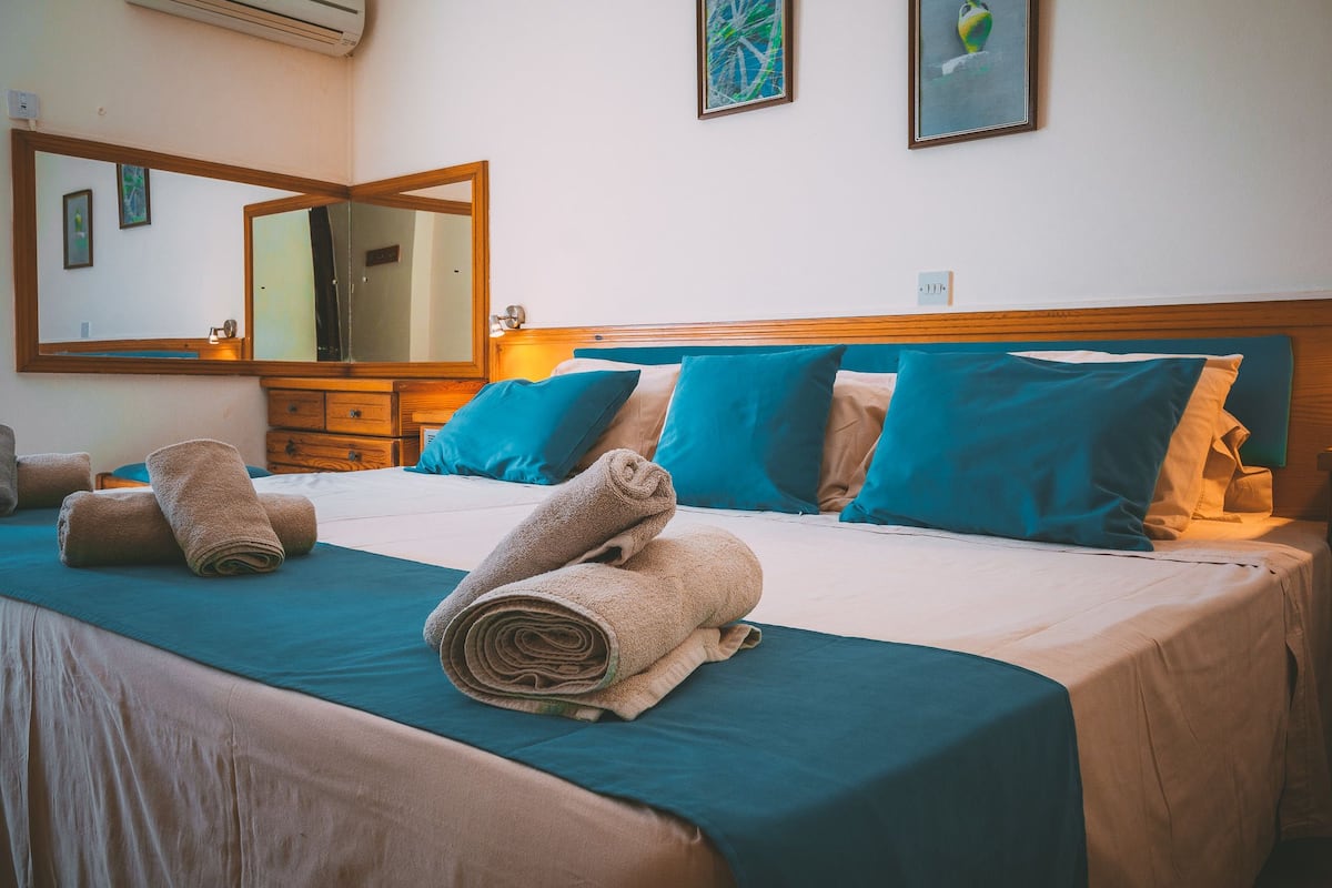 Quarto triplo | Roupas de cama de algodão egípcio, cortinas blackout