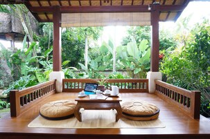 Villa, Garden Area | Outdoor dining