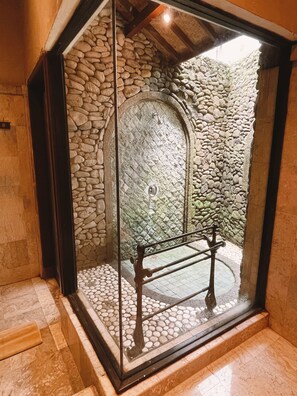Villa, Garden Area | Bathroom | Shower, free toiletries, hair dryer, towels - Villa Sonia Ubud (Ubud)