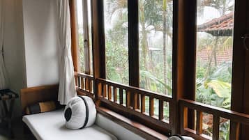 デラックス ルーム (Balinese Garden View) | ミニバー、セーフティボックス (室内)、デスク、防音設備
