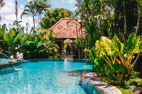 2 outdoor pools