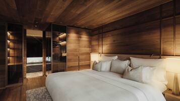 Deluxe Suite (Seceda) | Daunenbettdecken, Minibar, Zimmersafe, Schreibtisch