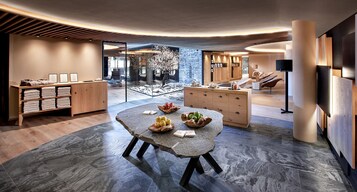 Couples treatment rooms, sauna, hot tub, steam room, Turkish bath