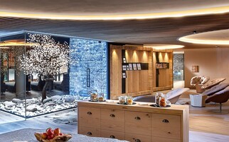 Salas de tratamientos para parejas, sauna, bañera de hidromasaje 
