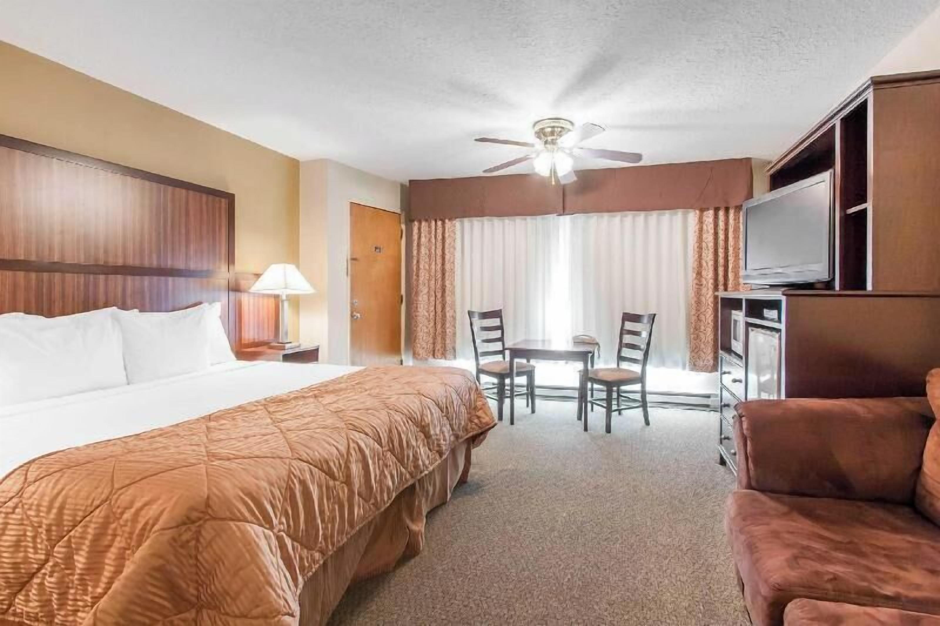 Iron/ironing board, free WiFi, bed sheets, alarm clocks