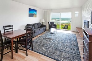 Tabla de planchar con plancha, wifi gratis, ropa de cama y despertador 