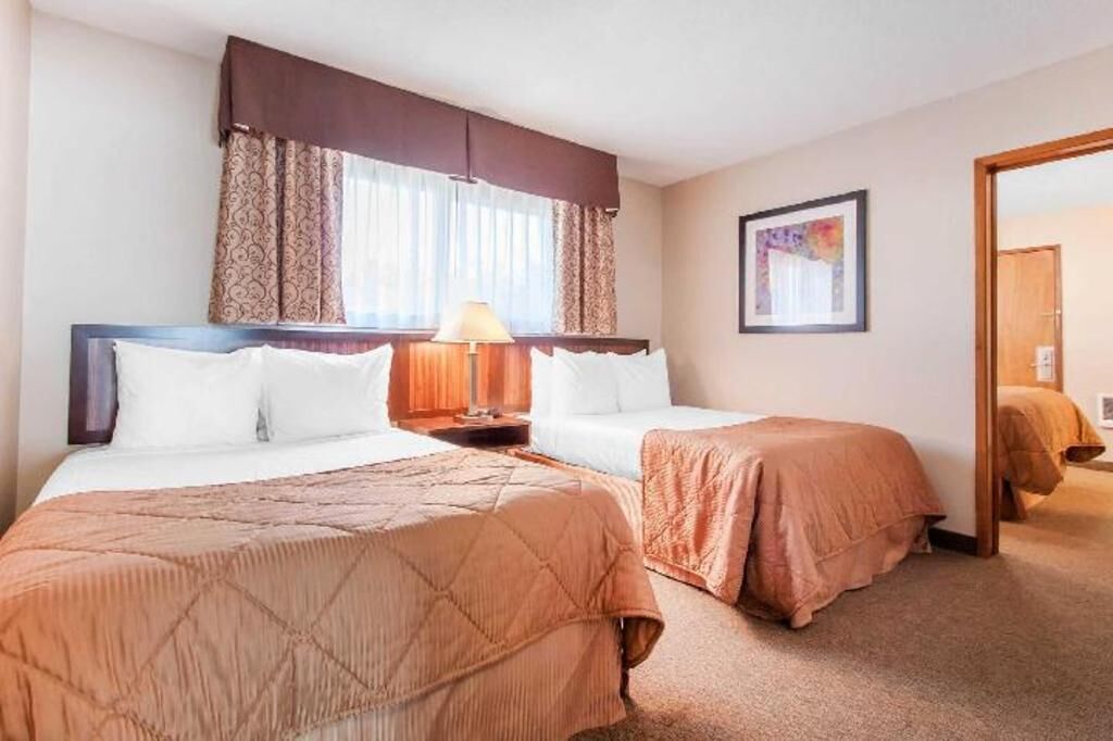 Iron/ironing board, free WiFi, bed sheets, alarm clocks