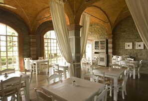 Breakfast served - Villa Cassia di Baccano (Loro Ciuffenna)