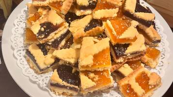 Dagelijks uitgebreid ontbijt (EUR 9 per persoon)