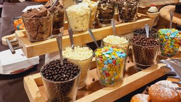 Dagelijks uitgebreid ontbijt (EUR 9 per persoon)