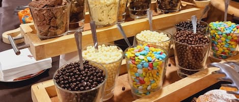 Dagelijks uitgebreid ontbijt (EUR 9 per persoon)