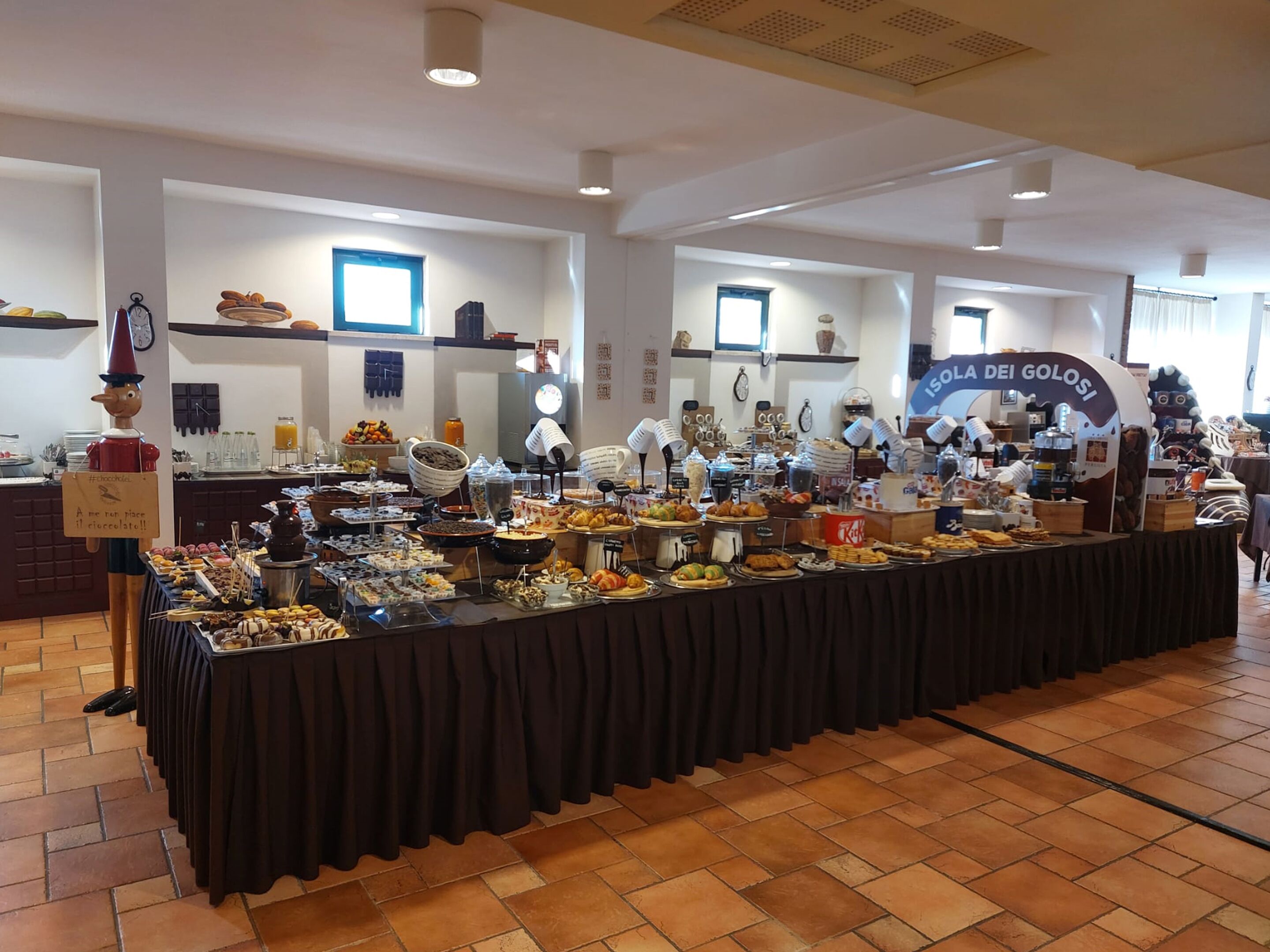 daily full breakfast (eur 9 per person)