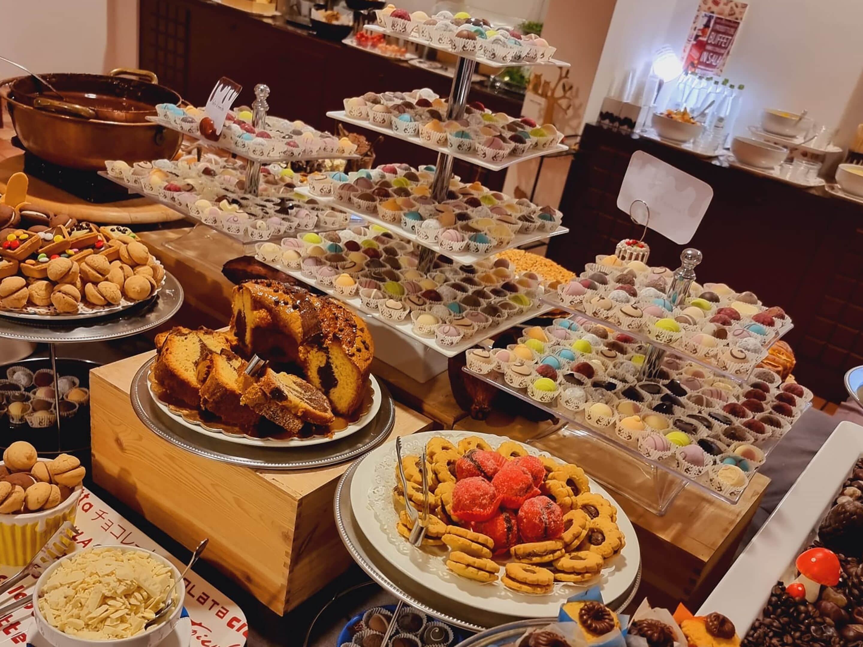 daily full breakfast (eur 9 per person)