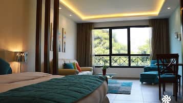 Minibar, caja fuerte, escritorio y sistema de insonorización