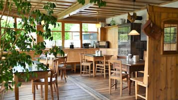 Lunch, dinner served; German cuisine, alfresco dining