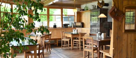 Lunch, dinner served; German cuisine, alfresco dining