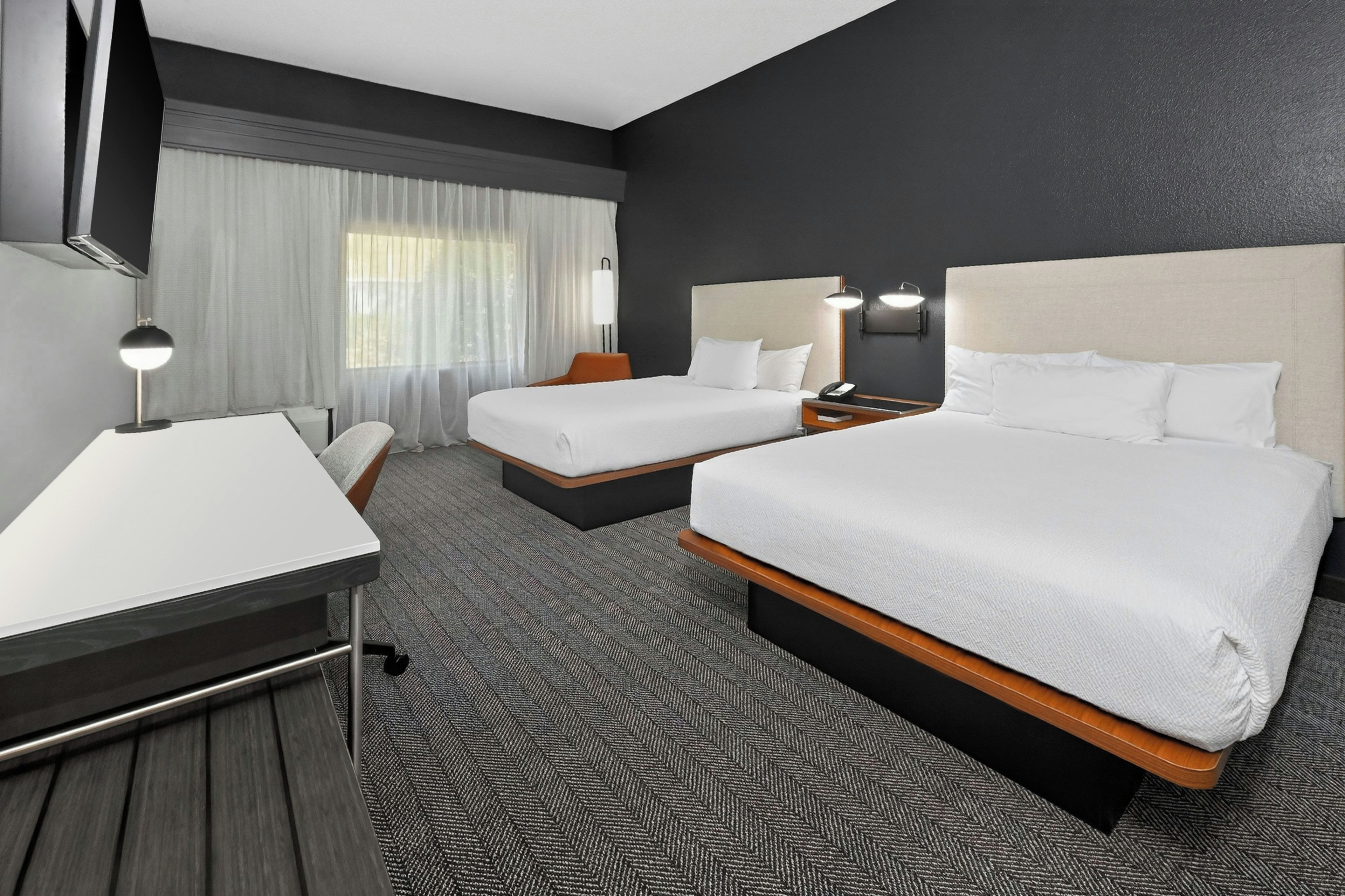 Premium bedding, desk, iron/ironing board, free WiFi