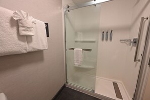 Room, 2 Queen Beds | Bathroom | Combined shower/tub, deep soaking tub, free toiletries, hair dryer - Courtyard by Marriott Albany (Albany)