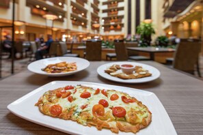 Restaurant - Embassy Suites by Hilton St. Louis St. Charles (St. Charles)
