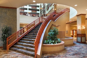 Lobby - Embassy Suites by Hilton St. Louis St. Charles (St. Charles)