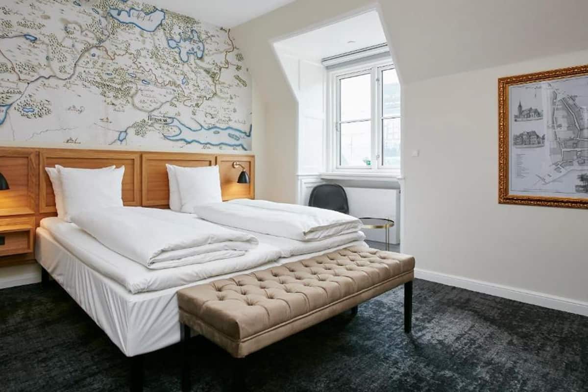 Deluxe Room, 2 Twin Beds | 1 bedroom, in-room safe, desk, blackout drapes