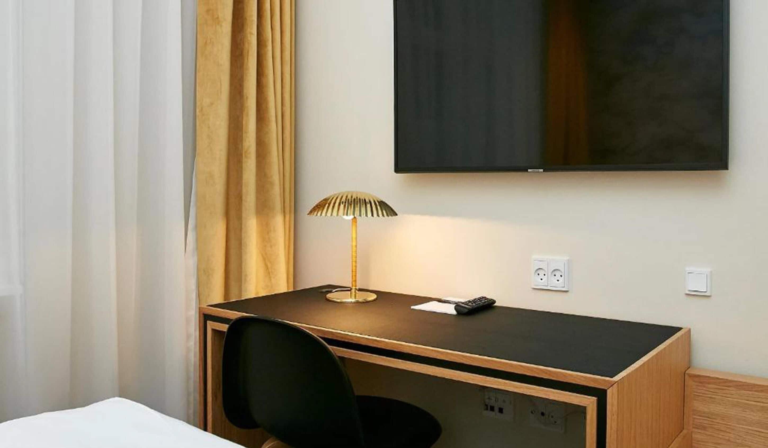 basic room, 1 single bed | 1 bedroom, in-room safe, desk, blackout curtains