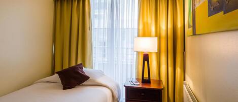 Apartamento estándar, 2 habitaciones | Colchones viscoelásticos, caja fuerte, escritorio y cunas gratuitas