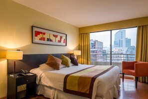 Betten mit Memory-Foam-Matratzen, Zimmersafe, Schreibtisch