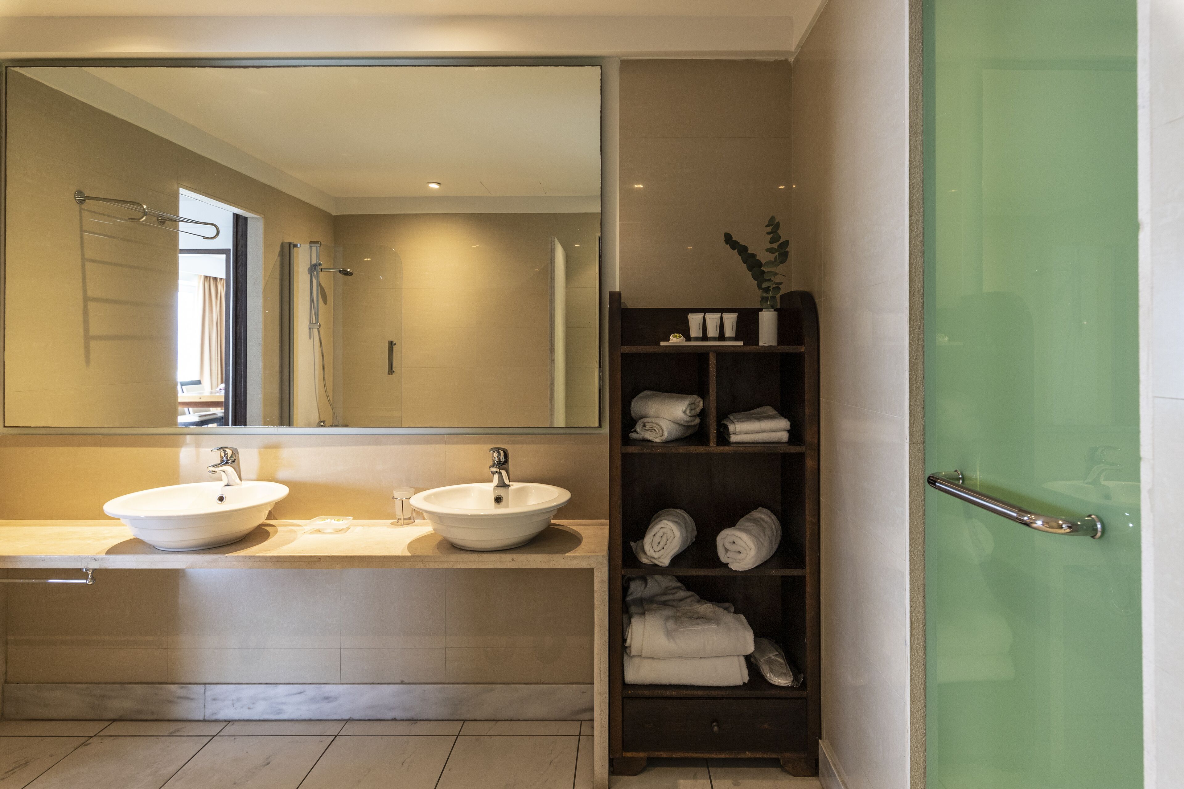 suite sea view with private pool | bathroom | free toiletries, hair dryer, towels, toilet paper
