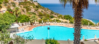 Louis Apostolata Resort and Spa