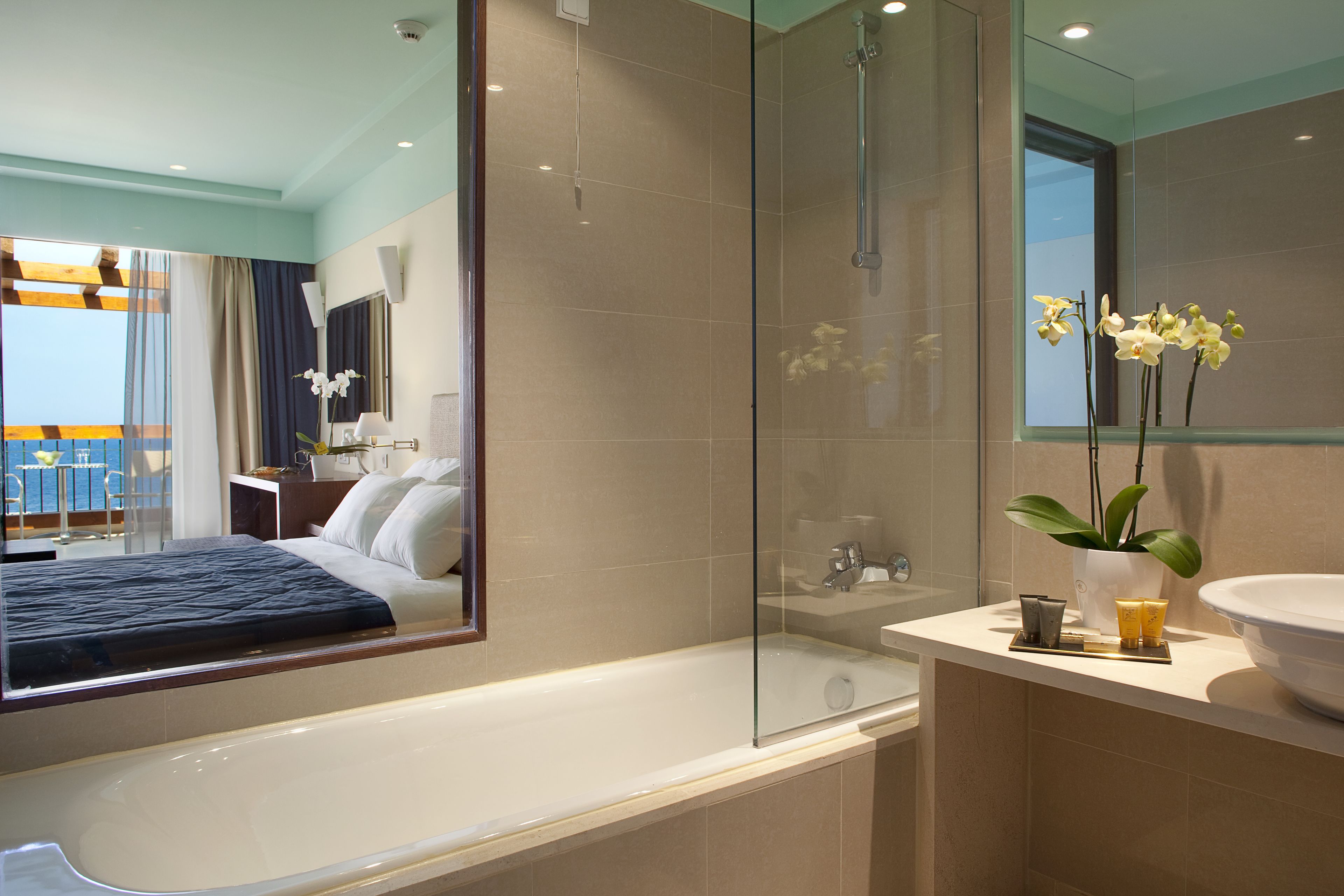superior double or twin room sea view | bathroom | free toiletries, hair dryer, towels, toilet paper