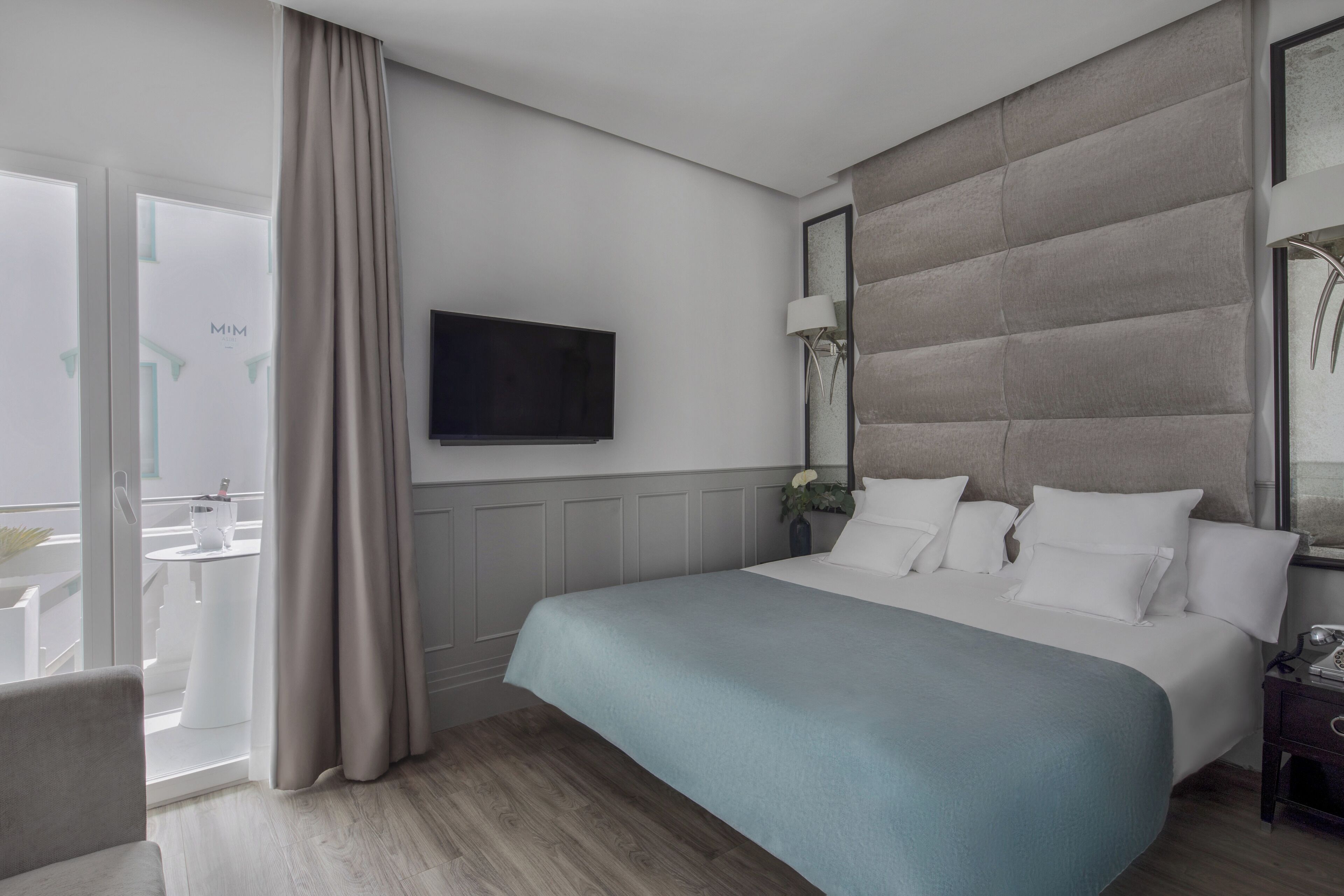 Deluxe Room, Terrace | Minibar, free WiFi, bed sheets