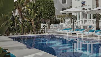 Piscine couverte, piscine extérieure