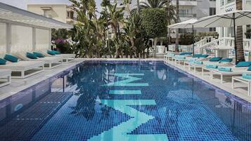 Piscine couverte, piscine extérieure