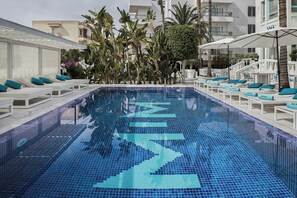 室內游泳池和室外游泳池