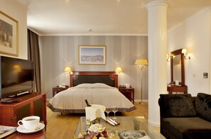 Hypo-allergenic bedding, minibar, in-room safe, desk - Theoxenia Palace Hotel (Kifisia)