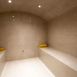 Sauna, vasca idromassaggio, bagno turco, trattamenti per il corpo