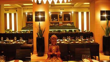 Breakfast, lunch, dinner served; Mediterranean cuisine