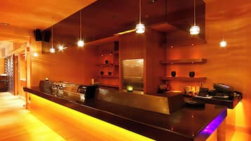 Breakfast, lunch, dinner served; Mediterranean cuisine