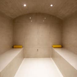 Sauna, vasca idromassaggio, bagno turco, trattamenti per il corpo