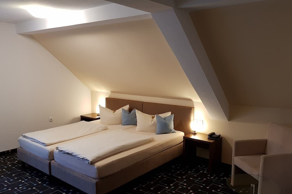 hypo-allergenic bedding, minibar, in-room safe, desk